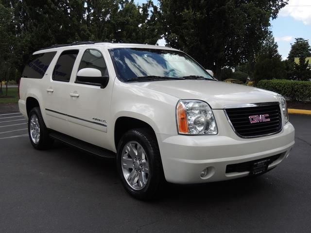 2011 GMC Yukon XL SLT 1500 / 4WD / Navigation / 2 DVDs / Excel C   - Photo 2 - Portland, OR 97217