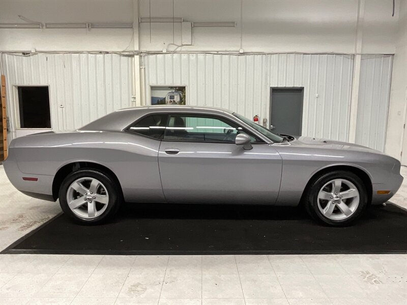 2014 Dodge Challenger SXT Coupe / 3.6L V6 / Automatic /ONLY 37,000 MILES   - Photo 4 - Gladstone, OR 97027