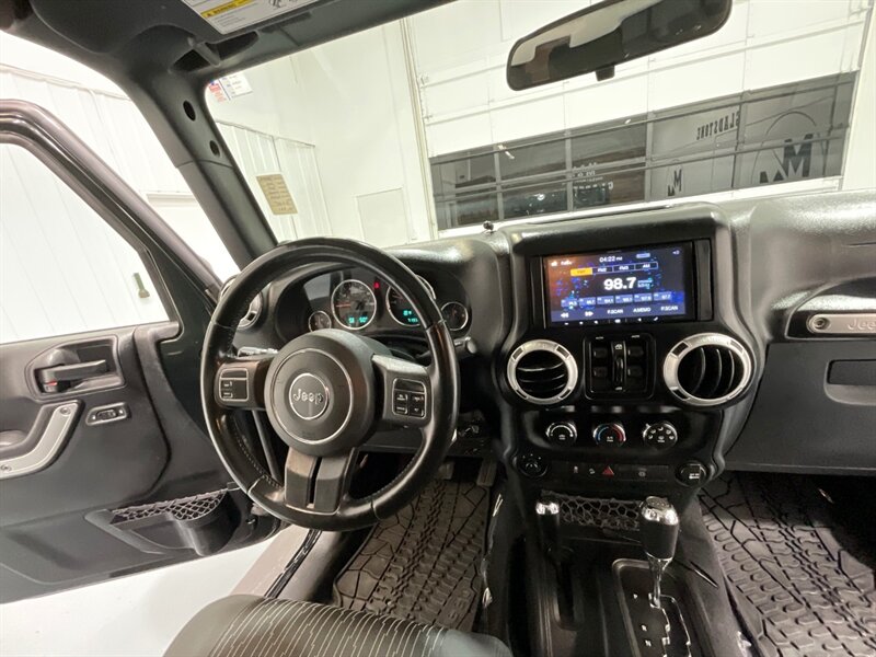 2012 Jeep Wrangler Unlimited Rubicon 4X4 / V6 / HARD TOP / 71K MILES  / LOCAL OREGON TRUCK - Photo 19 - Gladstone, OR 97027