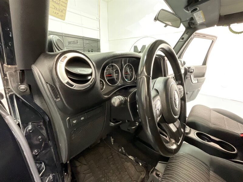 2012 Jeep Wrangler Unlimited Rubicon 4X4 / V6 / HARD TOP / 71K MILES  / LOCAL OREGON TRUCK - Photo 12 - Gladstone, OR 97027