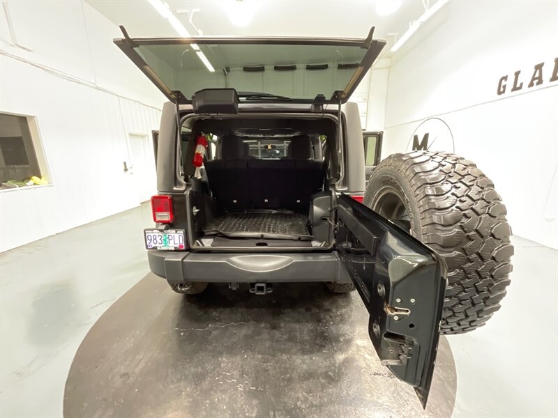 2012 Jeep Wrangler Unlimited Rubicon 4X4 / V6 / HARD TOP / 71K MILES  / LOCAL OREGON TRUCK - Photo 9 - Gladstone, OR 97027