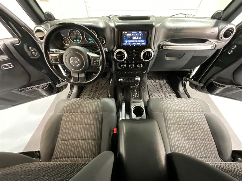 2012 Jeep Wrangler Unlimited Rubicon 4X4 / V6 / HARD TOP / 71K MILES  / LOCAL OREGON TRUCK - Photo 38 - Gladstone, OR 97027