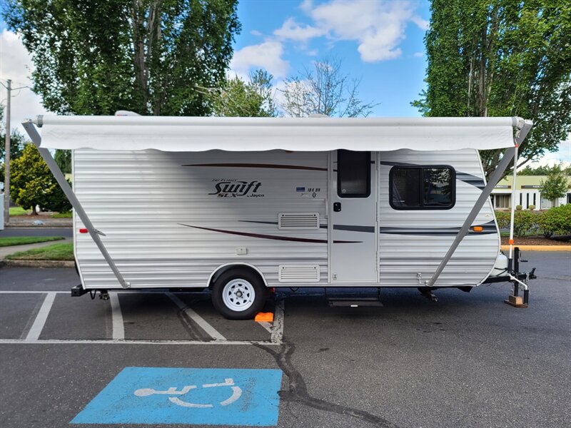 2012 Jayco Swift SLX M-184 BH Series Travel Trailer / Sleeps 6  / Solar Panel / 1-OWNER / Mint Condition - Photo 4 - Portland, OR 97217