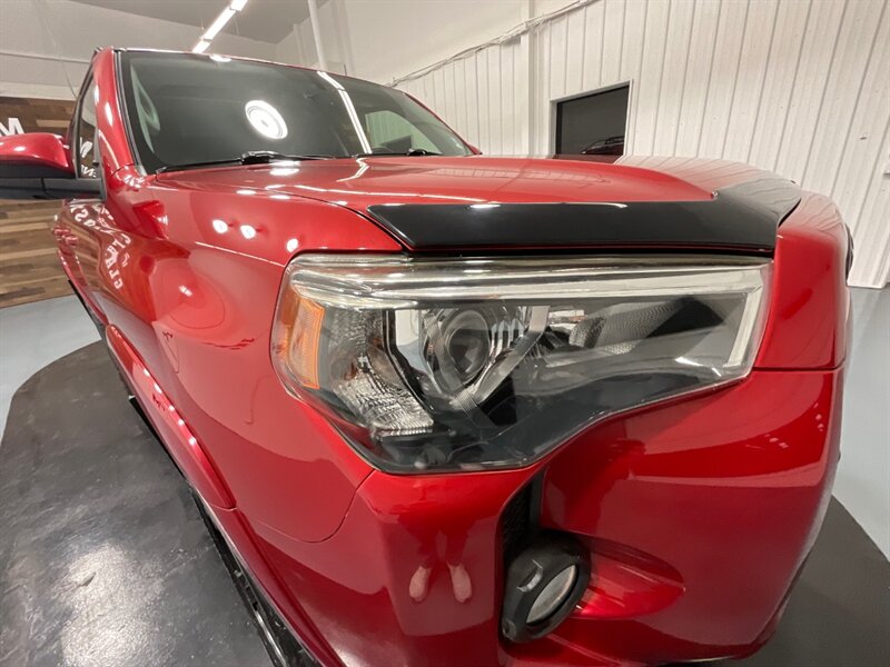 2014 Toyota 4Runner SR5 Premium 4X4 / 3RD ROW SEAT / LIFTED  / Leather Heated Seats - Photo 28 - Gladstone, OR 97027