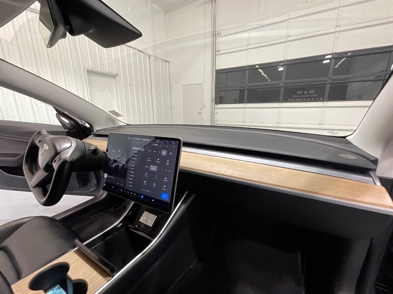 2018 Tesla Model 3 Long Range AWD / Leather / Panorama Roof  /Enhanced Autopilot / Navigation / Heated Seats - Photo 22 - Gladstone, OR 97027