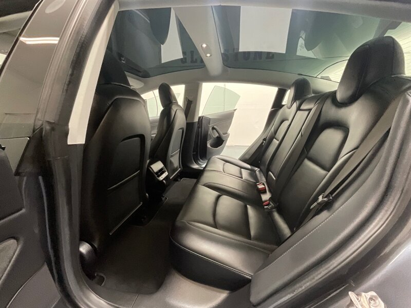 2018 Tesla Model 3 Long Range AWD / Leather / Panorama Roof  /Enhanced Autopilot / Navigation / Heated Seats - Photo 11 - Gladstone, OR 97027