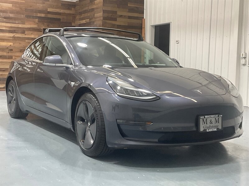 2018 Tesla Model 3 Long Range AWD / Leather / Panorama Roof  /Enhanced Autopilot / Navigation / Heated Seats - Photo 2 - Gladstone, OR 97027