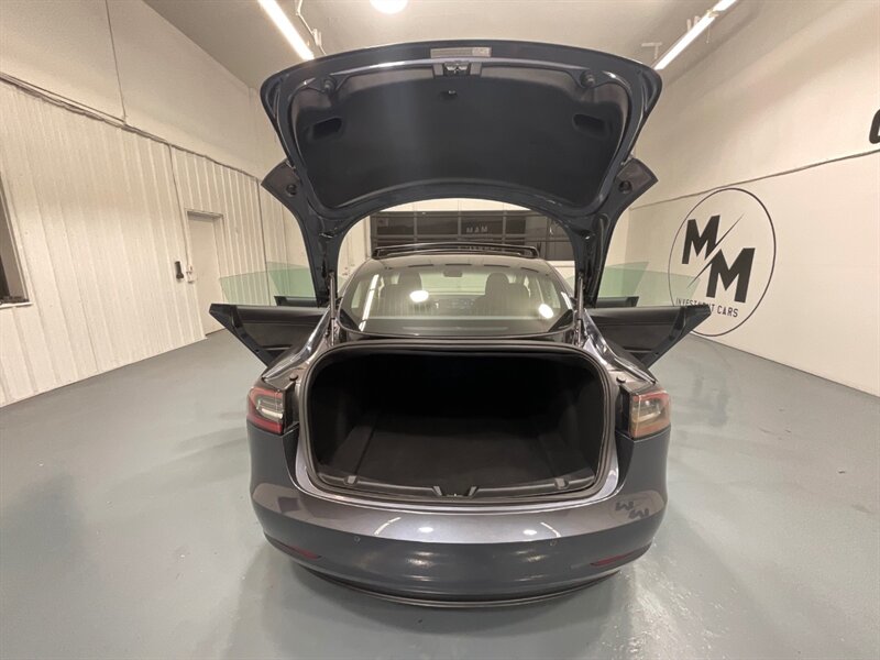 2018 Tesla Model 3 Long Range AWD / Leather / Panorama Roof  /Enhanced Autopilot / Navigation / Heated Seats - Photo 39 - Gladstone, OR 97027