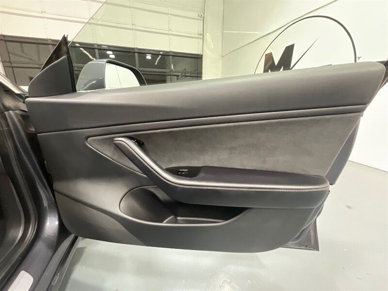 2018 Tesla Model 3 Long Range AWD / Leather / Panorama Roof  /Enhanced Autopilot / Navigation / Heated Seats - Photo 35 - Gladstone, OR 97027