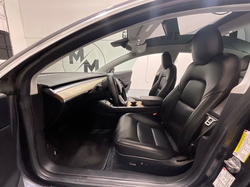 2018 Tesla Model 3 Long Range AWD / Leather / Panorama Roof  /Enhanced Autopilot / Navigation / Heated Seats - Photo 9 - Gladstone, OR 97027