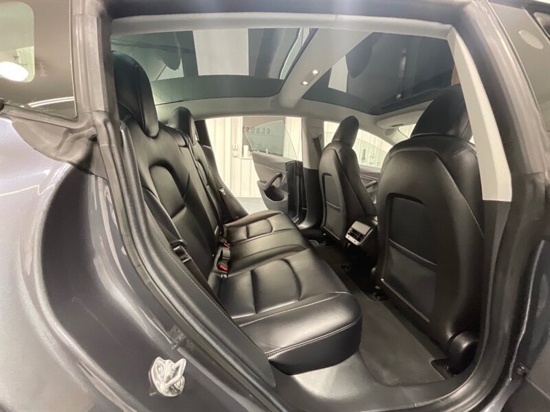 2018 Tesla Model 3 Long Range AWD / Leather / Panorama Roof  /Enhanced Autopilot / Navigation / Heated Seats - Photo 12 - Gladstone, OR 97027