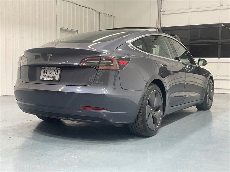 2018 Tesla Model 3 Long Range AWD / Leather / Panorama Roof  /Enhanced Autopilot / Navigation / Heated Seats - Photo 7 - Gladstone, OR 97027