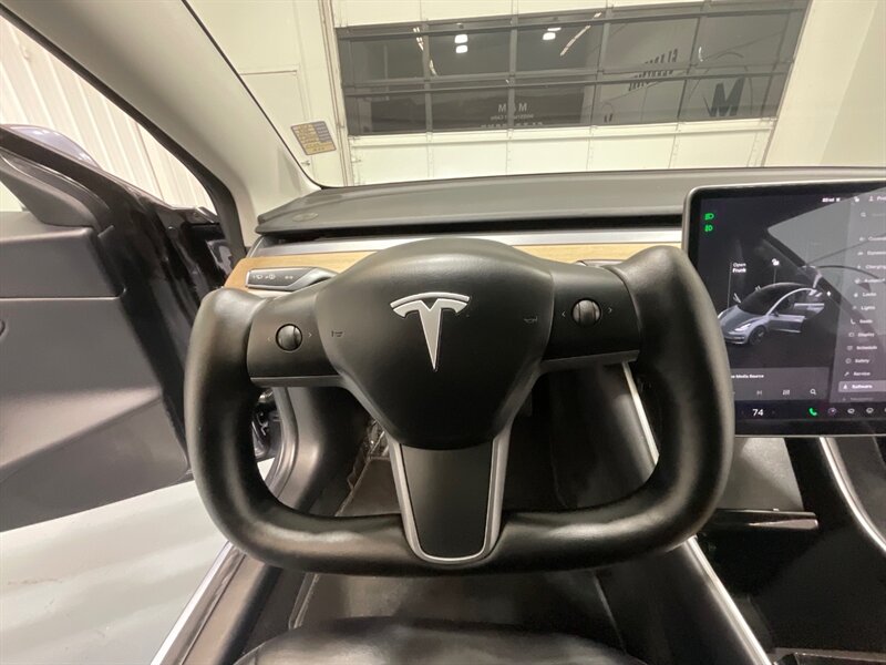 2018 Tesla Model 3 Long Range AWD / Leather / Panorama Roof  /Enhanced Autopilot / Navigation / Heated Seats - Photo 15 - Gladstone, OR 97027