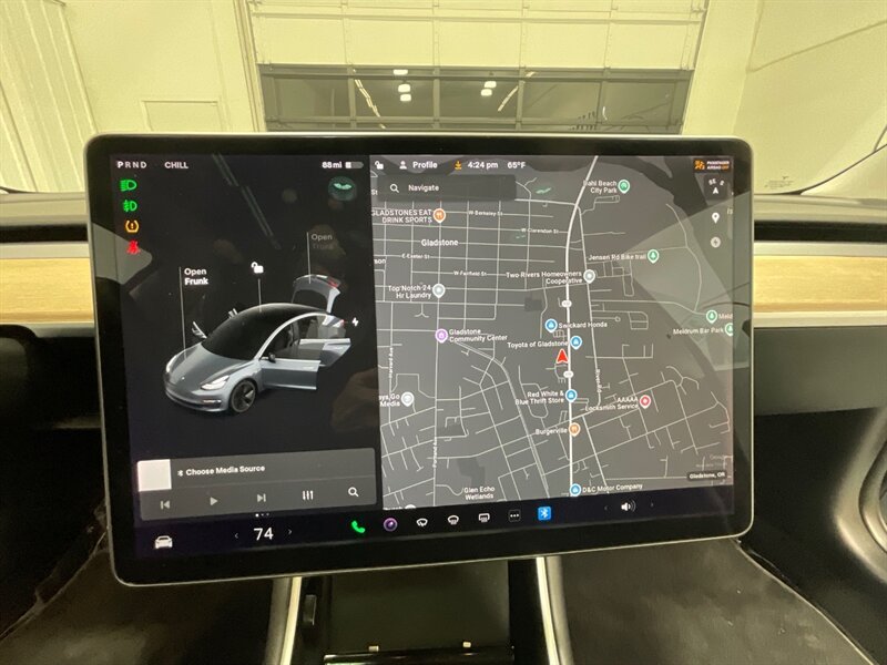 2018 Tesla Model 3 Long Range AWD / Leather / Panorama Roof  /Enhanced Autopilot / Navigation / Heated Seats - Photo 16 - Gladstone, OR 97027