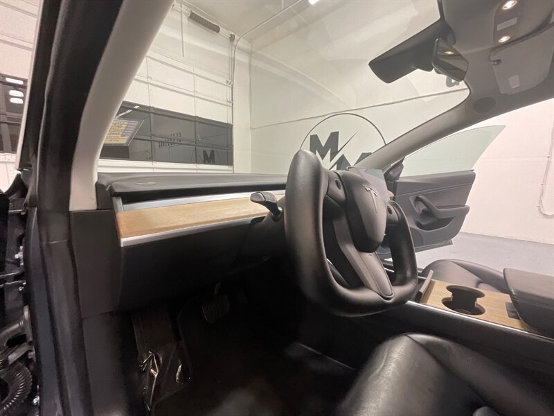 2018 Tesla Model 3 Long Range AWD / Leather / Panorama Roof  /Enhanced Autopilot / Navigation / Heated Seats - Photo 21 - Gladstone, OR 97027