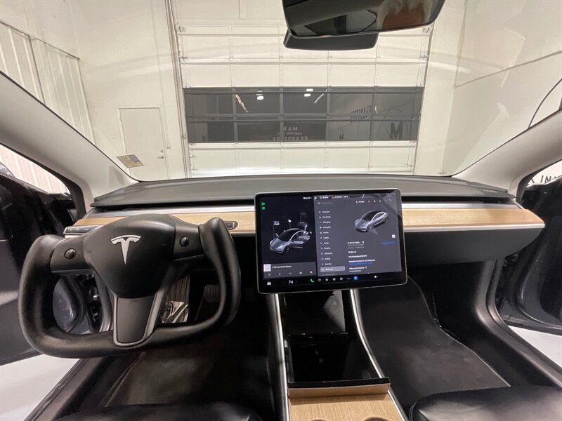 2018 Tesla Model 3 Long Range AWD / Leather / Panorama Roof  /Enhanced Autopilot / Navigation / Heated Seats - Photo 18 - Gladstone, OR 97027