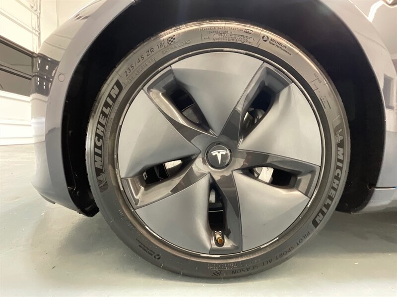 2018 Tesla Model 3 Long Range AWD / Leather / Panorama Roof  /Enhanced Autopilot / Navigation / Heated Seats - Photo 23 - Gladstone, OR 97027