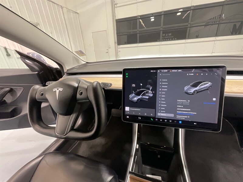 2018 Tesla Model 3 Long Range AWD / Leather / Panorama Roof  /Enhanced Autopilot / Navigation / Heated Seats - Photo 14 - Gladstone, OR 97027