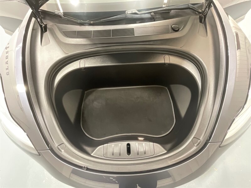 2018 Tesla Model 3 Long Range AWD / Leather / Panorama Roof  /Enhanced Autopilot / Navigation / Heated Seats - Photo 32 - Gladstone, OR 97027