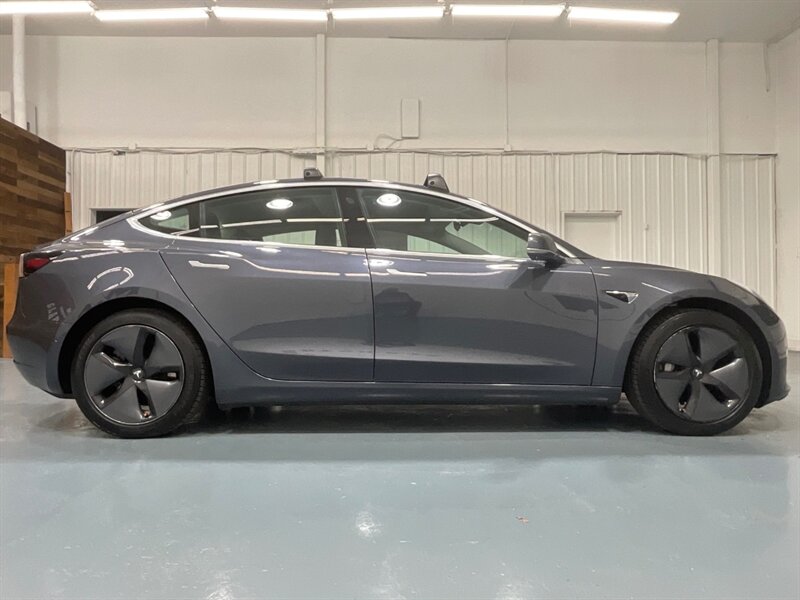 2018 Tesla Model 3 Long Range AWD / Leather / Panorama Roof  /Enhanced Autopilot / Navigation / Heated Seats - Photo 4 - Gladstone, OR 97027