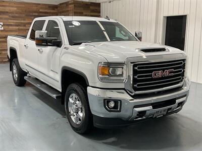 2019 GMC Sierra 2500HD SLT Crew Cab 4X4 / 6.6L Duramax Diesel / Leather  / Heated & Cooled leather seats / Backup Camera / ZERO RUST