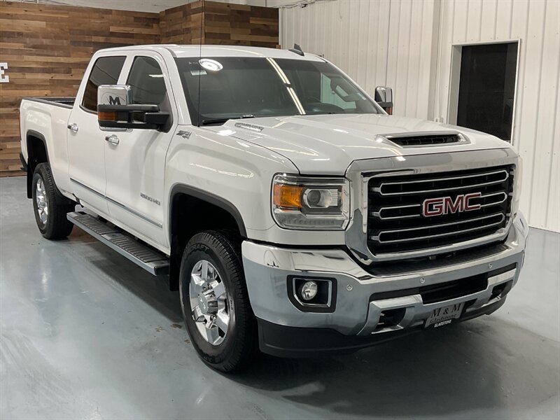 2019 GMC Sierra 2500HD SLT Crew Cab 4X4 / 6.6L Duramax Diesel / Leather  / Heated & Cooled leather seats / Backup Camera / ZERO RUST - Photo 2 - Gladstone, OR 97027