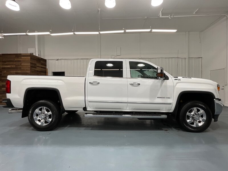 2019 GMC Sierra 2500HD SLT Crew Cab 4X4 / 6.6L Duramax Diesel / Leather  / Heated & Cooled leather seats / Backup Camera / ZERO RUST - Photo 4 - Gladstone, OR 97027