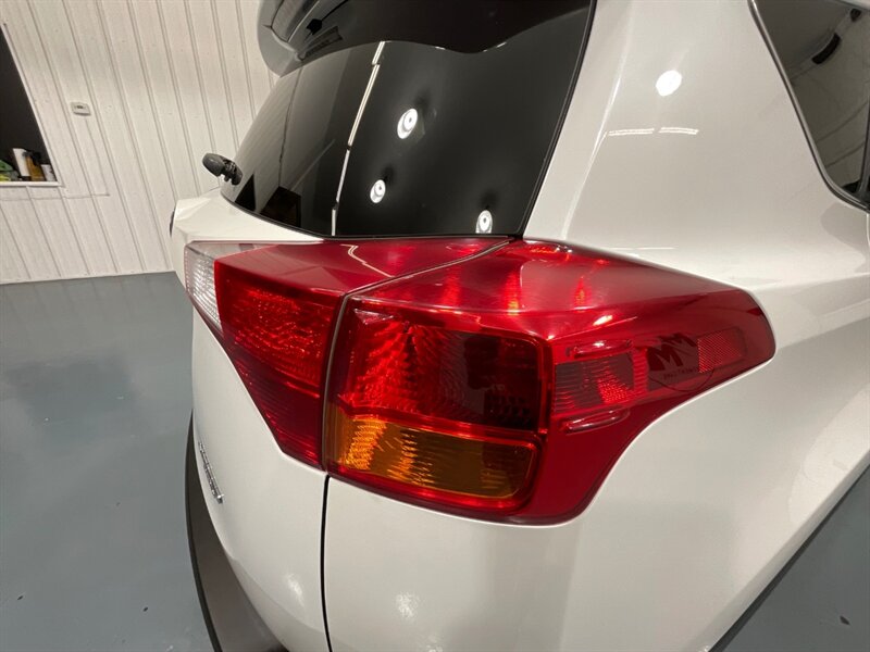 2013 Toyota RAV4 Limited AWD / Leather / Sunroof / Blind Spot Alert  / LOCAL w. ZERO RUST - Photo 29 - Gladstone, OR 97027