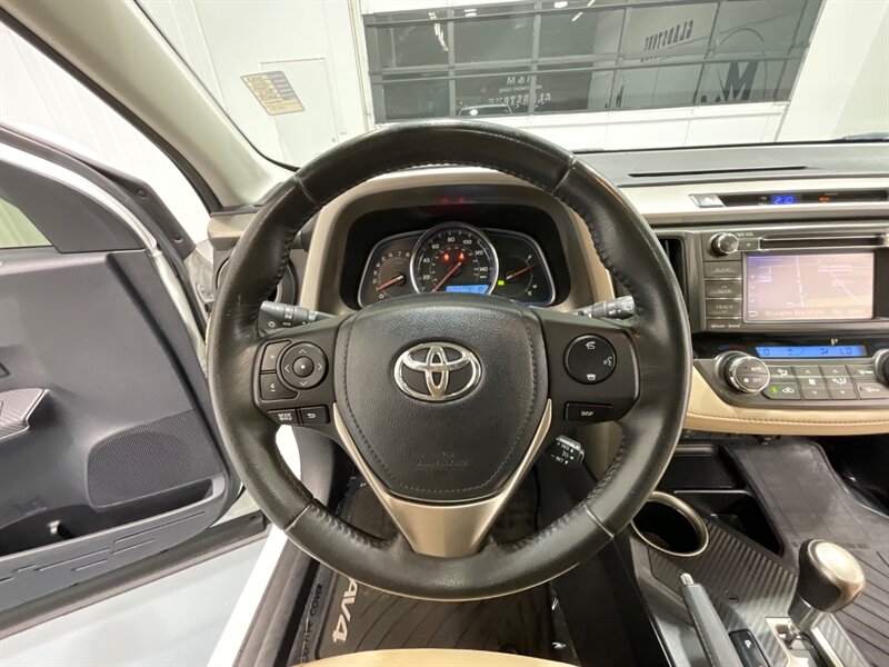 2013 Toyota RAV4 Limited AWD / Leather / Sunroof / Blind Spot Alert  / LOCAL w. ZERO RUST - Photo 47 - Gladstone, OR 97027