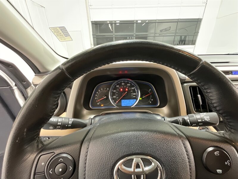 2013 Toyota RAV4 Limited AWD / Leather / Sunroof / Blind Spot Alert  / LOCAL w. ZERO RUST - Photo 46 - Gladstone, OR 97027