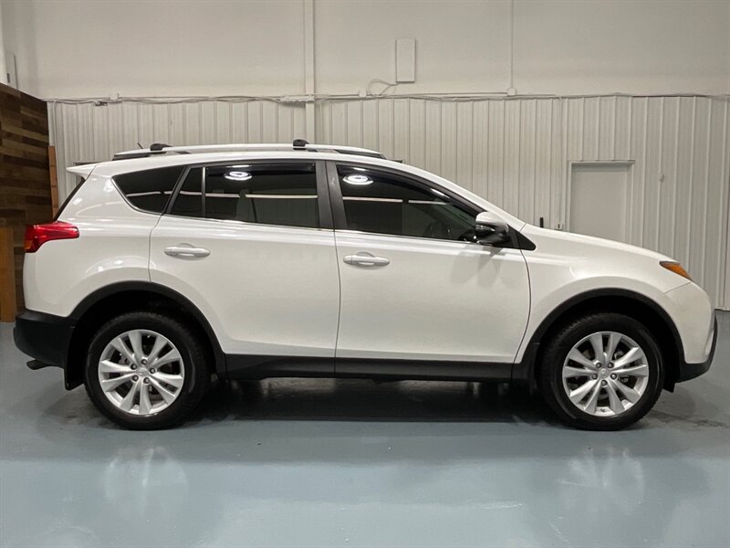 2013 Toyota RAV4 Limited AWD / Leather / Sunroof / Blind Spot Alert  / LOCAL w. ZERO RUST - Photo 4 - Gladstone, OR 97027