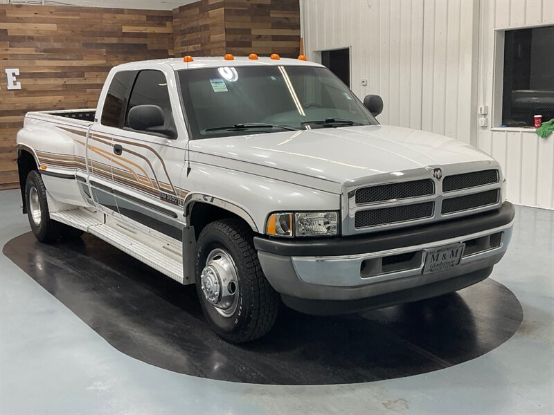 1998 Dodge Ram 3500 Laramie SLT 5.9L DIESEL / 12-VALVE / DUALLY  /RUST FREE / 141K MILES - Photo 2 - Gladstone, OR 97027