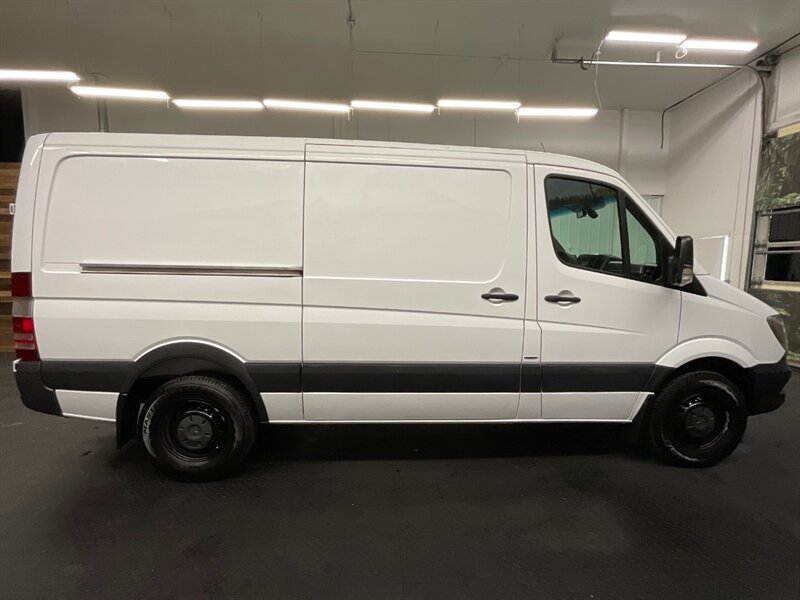 2016 Mercedes-Benz Sprinter 2500 CARGO VAN / 2.1L 4Cyl DIESEL / 1-OWNER/ CLEAN  1-OWNER LOCAL / STANDARD ROOF/ BRAND NEW TIRES / 92,000 MILES - Photo 4 - Gladstone, OR 97027