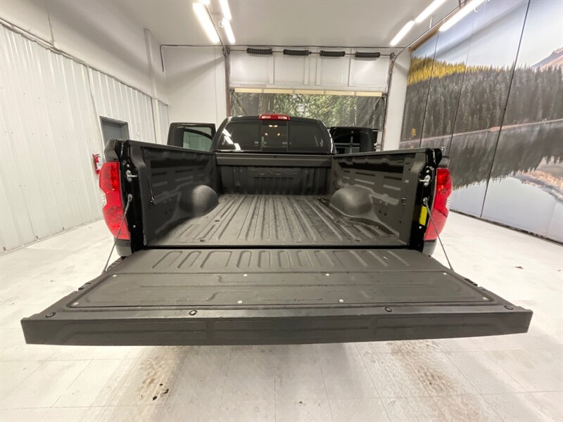 2021 Toyota Tundra SR5 4X4 / 5.7L V8 / LOCAL TRUCK / 26,000 MILES  / Backup Camera / Trailer brake controller / Blind Spot alert - Photo 29 - Gladstone, OR 97027