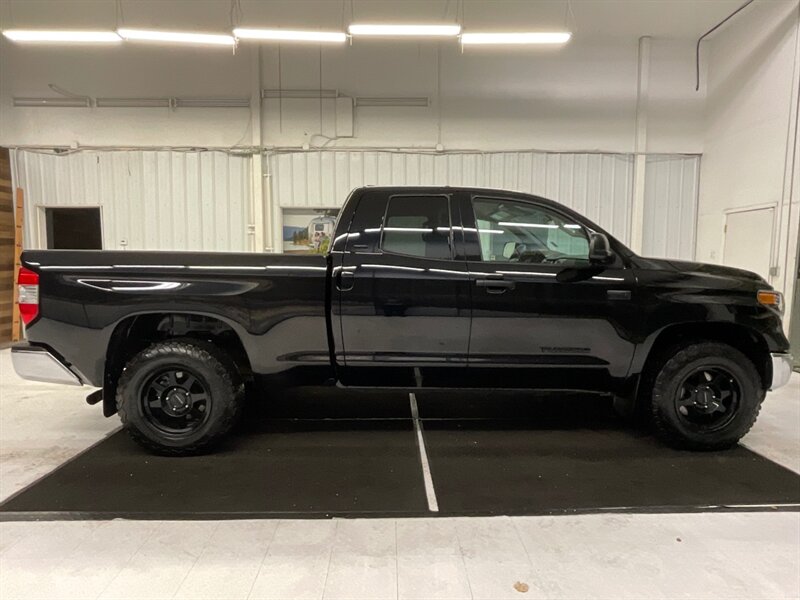 2021 Toyota Tundra SR5 4X4 / 5.7L V8 / LOCAL TRUCK / 26,000 MILES  / Backup Camera / Trailer brake controller / Blind Spot alert - Photo 48 - Gladstone, OR 97027