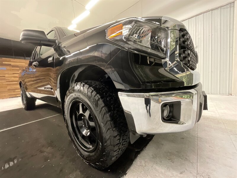 2021 Toyota Tundra SR5 4X4 / 5.7L V8 / LOCAL TRUCK / 26,000 MILES  / Backup Camera / Trailer brake controller / Blind Spot alert - Photo 10 - Gladstone, OR 97027