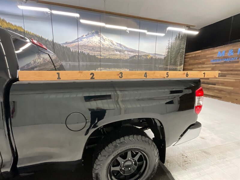 2021 Toyota Tundra SR5 4X4 / 5.7L V8 / LOCAL TRUCK / 26,000 MILES  / Backup Camera / Trailer brake controller / Blind Spot alert - Photo 9 - Gladstone, OR 97027