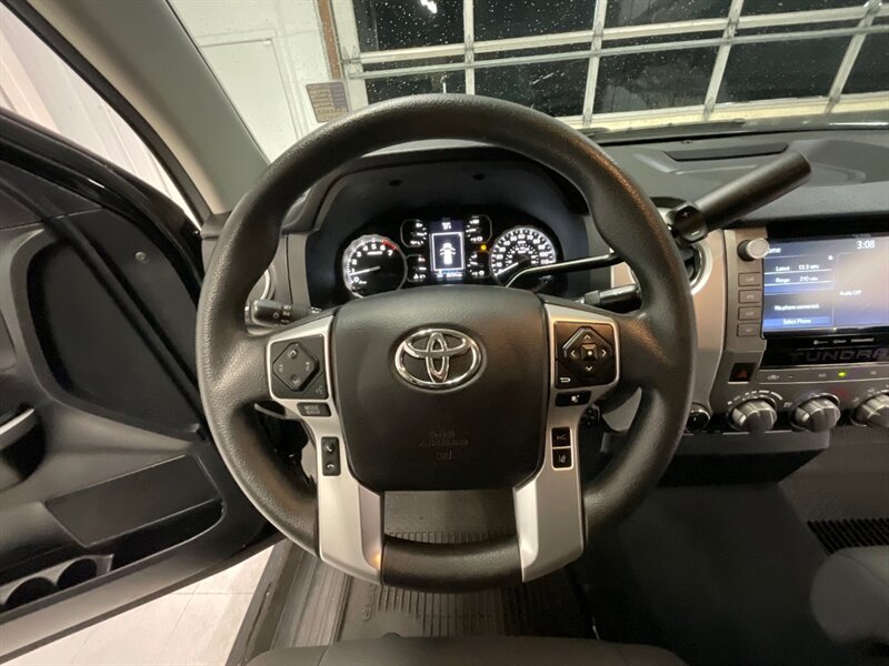 2021 Toyota Tundra SR5 4X4 / 5.7L V8 / LOCAL TRUCK / 26,000 MILES  / Backup Camera / Trailer brake controller / Blind Spot alert - Photo 40 - Gladstone, OR 97027