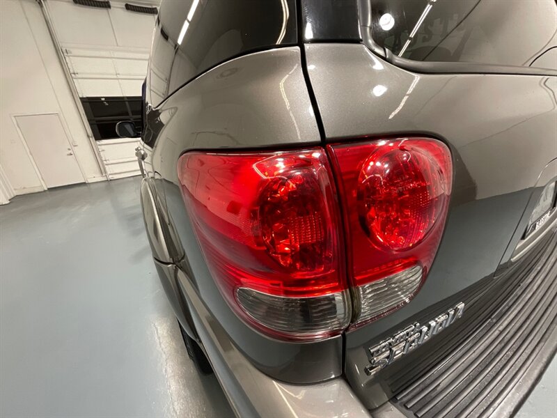 2007 Toyota Sequoia Limited Sport Utility 4X4 / 4.7l V8 / 1-OWNER / ZERO RUST / Leather Heated Seats / Navigation / GREAT SERVICE RECORDS / TIMING BELT SERVICE DONE - Photo 29 - Gladstone, OR 97027