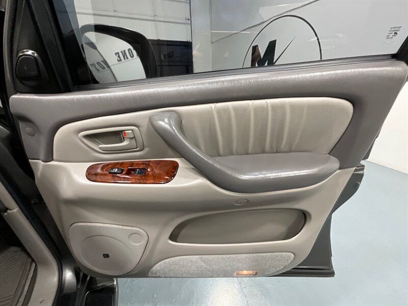 2007 Toyota Sequoia Limited Sport Utility 4X4 / 4.7l V8 / 1-OWNER / ZERO RUST / Leather Heated Seats / Navigation / GREAT SERVICE RECORDS / TIMING BELT SERVICE DONE - Photo 33 - Gladstone, OR 97027