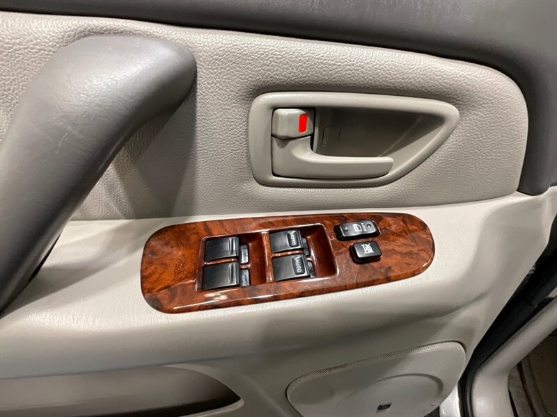 2007 Toyota Sequoia Limited Sport Utility 4X4 / 4.7l V8 / 1-OWNER / ZERO RUST / Leather Heated Seats / Navigation / GREAT SERVICE RECORDS / TIMING BELT SERVICE DONE - Photo 34 - Gladstone, OR 97027