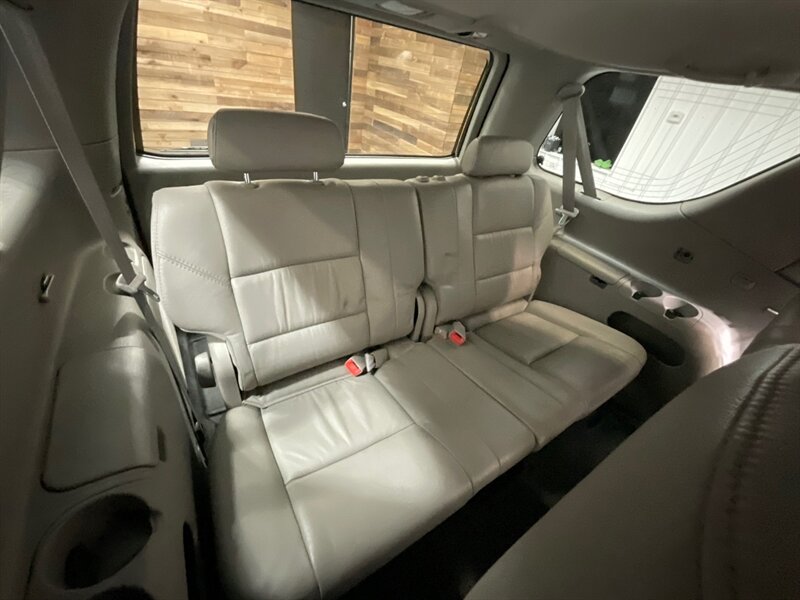 2007 Toyota Sequoia Limited Sport Utility 4X4 / 4.7l V8 / 1-OWNER / ZERO RUST / Leather Heated Seats / Navigation / GREAT SERVICE RECORDS / TIMING BELT SERVICE DONE - Photo 13 - Gladstone, OR 97027