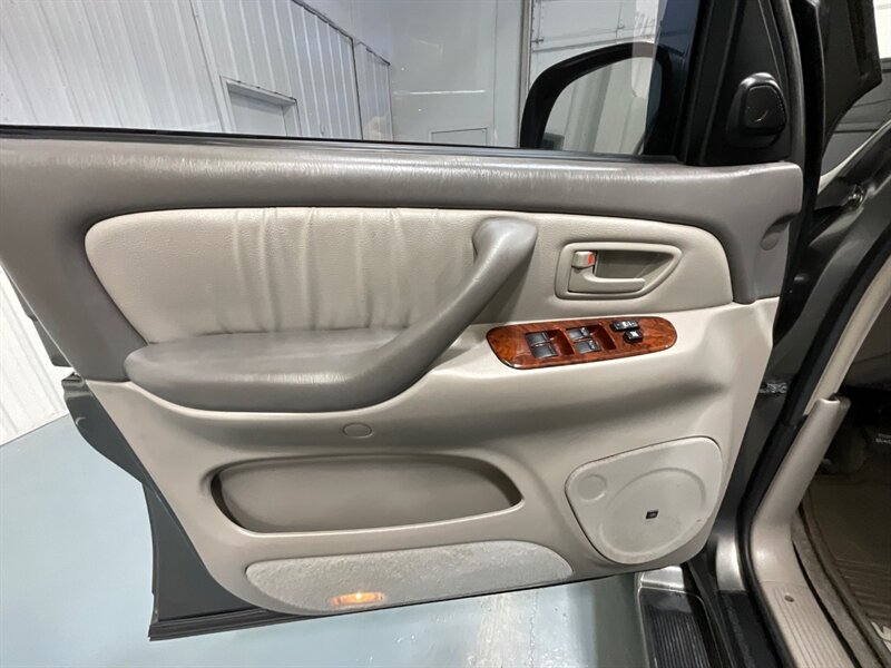 2007 Toyota Sequoia Limited Sport Utility 4X4 / 4.7l V8 / 1-OWNER / ZERO RUST / Leather Heated Seats / Navigation / GREAT SERVICE RECORDS / TIMING BELT SERVICE DONE - Photo 32 - Gladstone, OR 97027