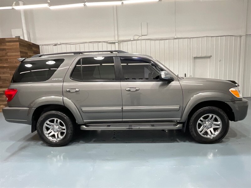 2007 Toyota Sequoia Limited Sport Utility 4X4 / 4.7l V8 / 1-OWNER / ZERO RUST / Leather Heated Seats / Navigation / GREAT SERVICE RECORDS / TIMING BELT SERVICE DONE - Photo 4 - Gladstone, OR 97027