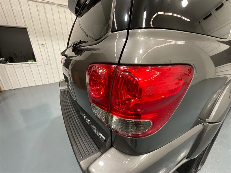 2007 Toyota Sequoia Limited Sport Utility 4X4 / 4.7l V8 / 1-OWNER / ZERO RUST / Leather Heated Seats / Navigation / GREAT SERVICE RECORDS / TIMING BELT SERVICE DONE - Photo 28 - Gladstone, OR 97027
