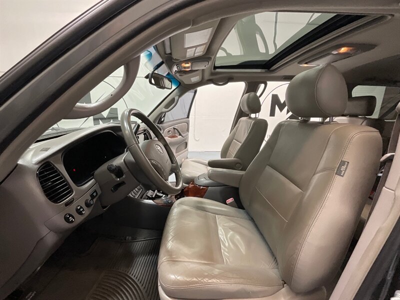 2007 Toyota Sequoia Limited Sport Utility 4X4 / 4.7l V8 / 1-OWNER / ZERO RUST / Leather Heated Seats / Navigation / GREAT SERVICE RECORDS / TIMING BELT SERVICE DONE - Photo 9 - Gladstone, OR 97027