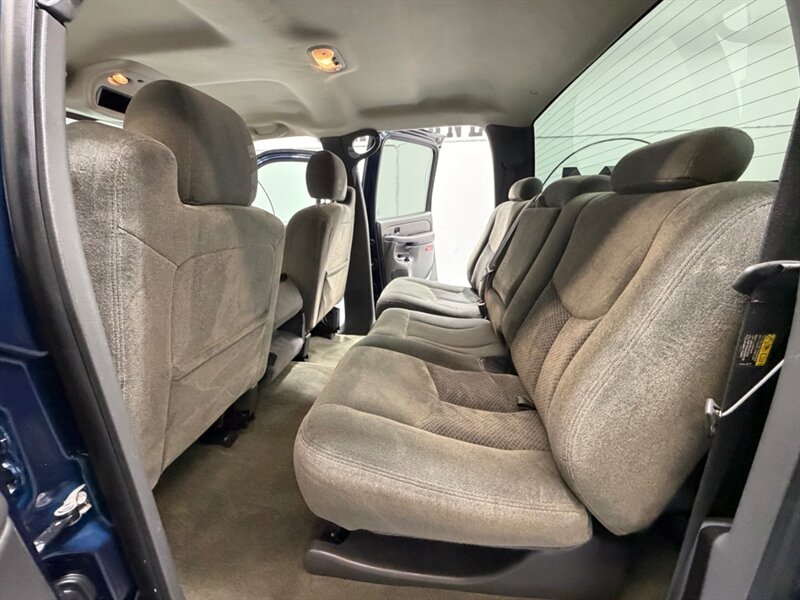 2005 Chevrolet Silverado 2500 LS 2500HD 4X4 6.0L V8 / NEW TIRES / ZERO RUST /SHORT BED / LOW MILES - Photo 13 - Gladstone, OR 97027