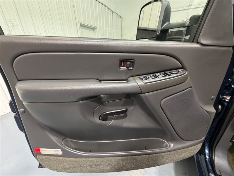 2005 Chevrolet Silverado 2500 LS 2500HD 4X4 6.0L V8 / NEW TIRES / ZERO RUST /SHORT BED / LOW MILES - Photo 32 - Gladstone, OR 97027