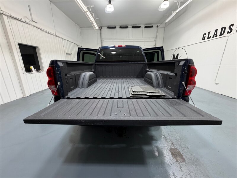 2005 Chevrolet Silverado 2500 LS 2500HD 4X4 6.0L V8 / NEW TIRES / ZERO RUST /SHORT BED / LOW MILES - Photo 11 - Gladstone, OR 97027