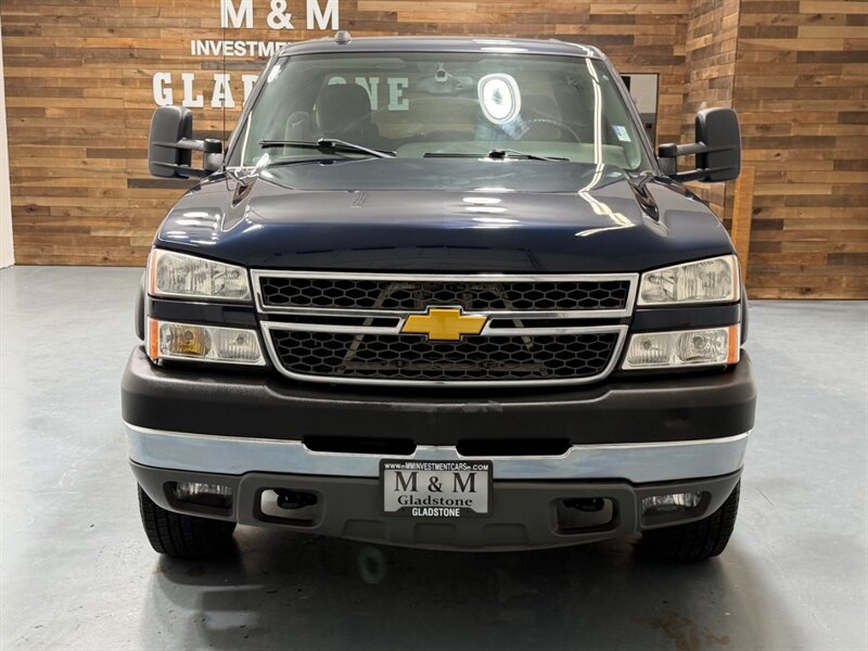 2005 Chevrolet Silverado 2500 LS 2500HD 4X4 6.0L V8 / NEW TIRES / ZERO RUST /SHORT BED / LOW MILES - Photo 5 - Gladstone, OR 97027